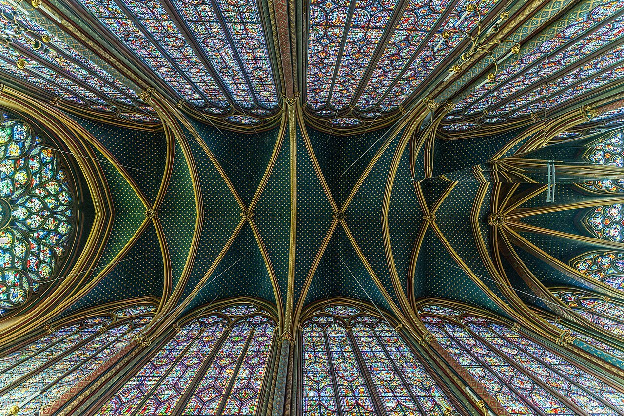 The ribbed vault of the Sainte-Chapelle seen straight up, windows all around
